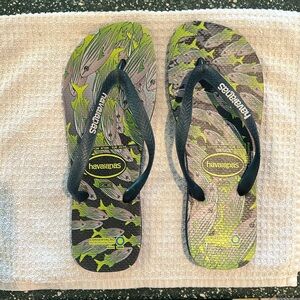 Never Worn Men’s Havaianas Flip Flops.